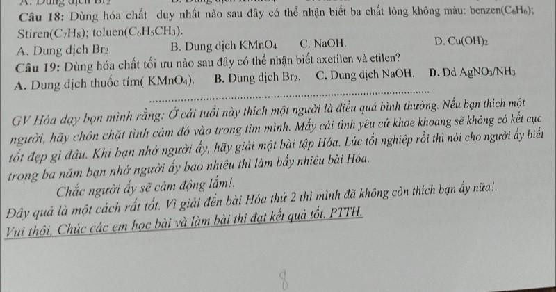 Cô giáo rất tâm huyết, ra đề kiểm tra cũng không quên bày mẹo tỏ tình với crush cho học sinh. (Ảnh: Hoàng An)
