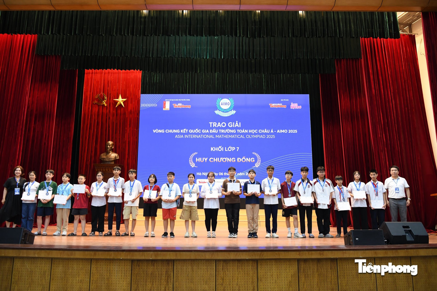 Thí sinh cấp THCS đạt Huy chương Đồng. Thí sinh cấp THCS đạt Huy chương Đồng.