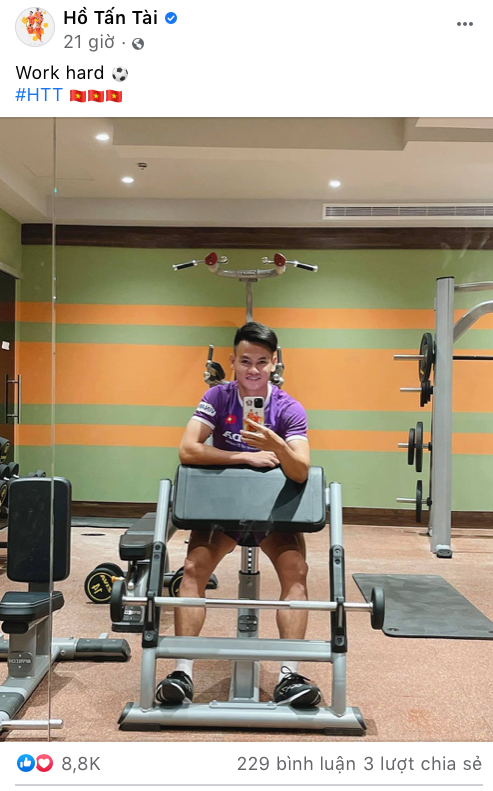 Ngoài lúc thưởng trà ra thì Hồ Tấn Tài vẫn chăm chỉ luyện tập nha!