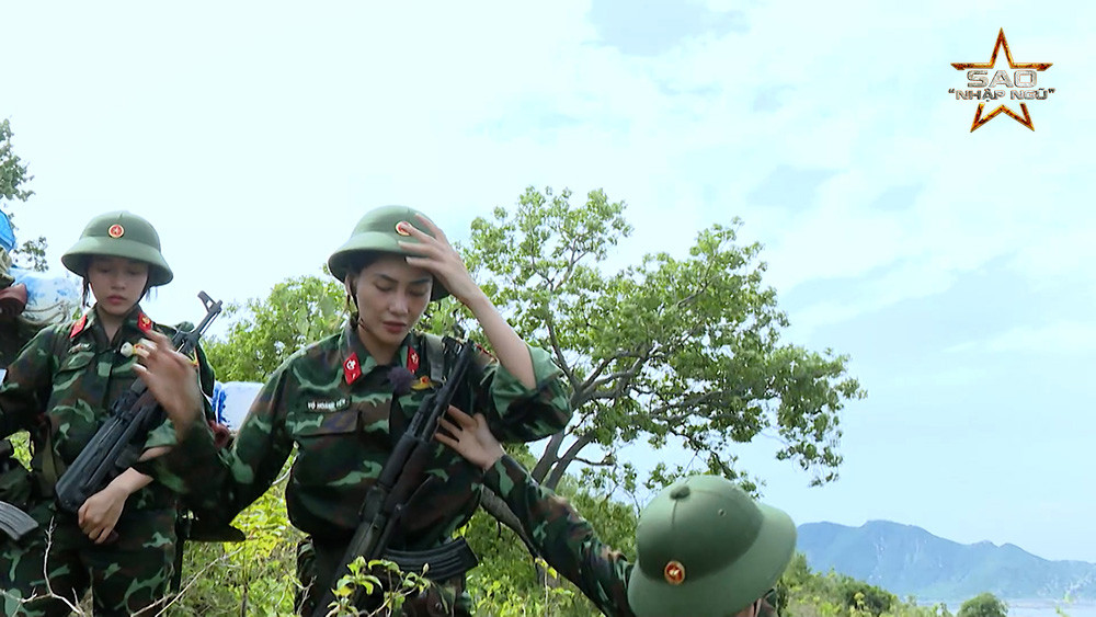 Mỗi người đều cố gắng với ý chí kiên cường và mạnh mẽ.