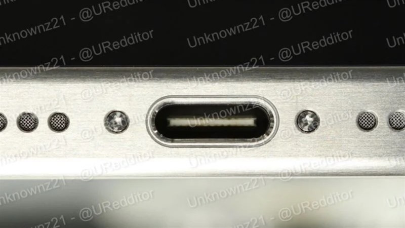 Hình ảnh rò rỉ của iPhone 15 Pro, thiết kế mới cổng sạc USB-C. (Ảnh: Unknownz21) Hình ảnh rò rỉ của iPhone 15 Pro, thiết kế mới cổng sạc USB-C. (Ảnh: Unknownz21)