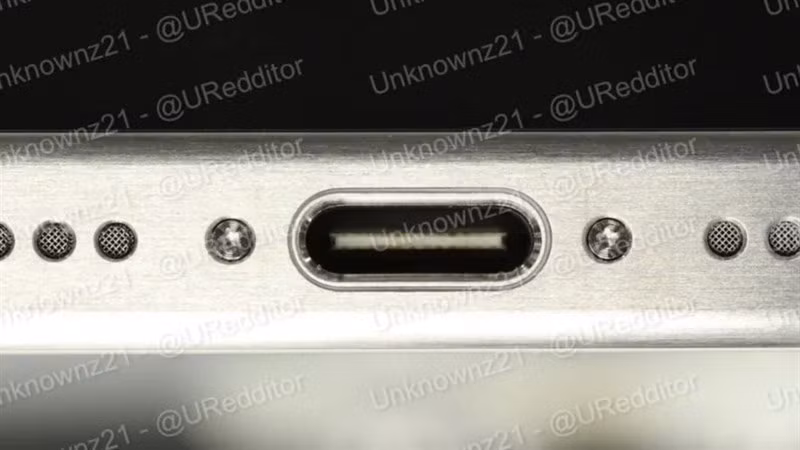 Hình ảnh rò rỉ của iPhone 15 Pro, thiết kế mới cổng sạc USB-C. (Ảnh: Unknownz21)
