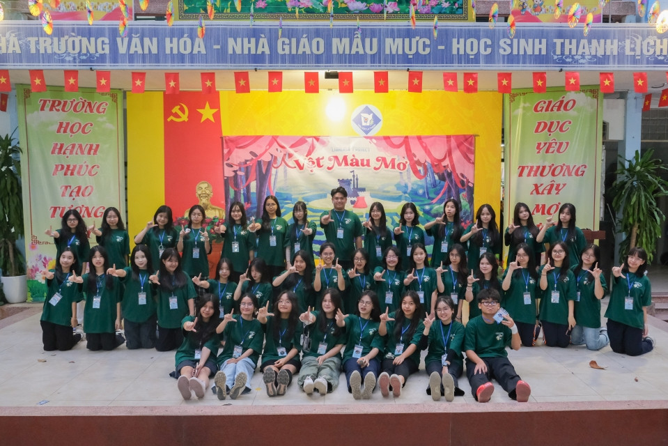 Các bạn trẻ thuộc BTC Libreria Project tại trường Tiểu học La Thành. Các bạn trẻ thuộc BTC Libreria Project tại trường Tiểu học La Thành.