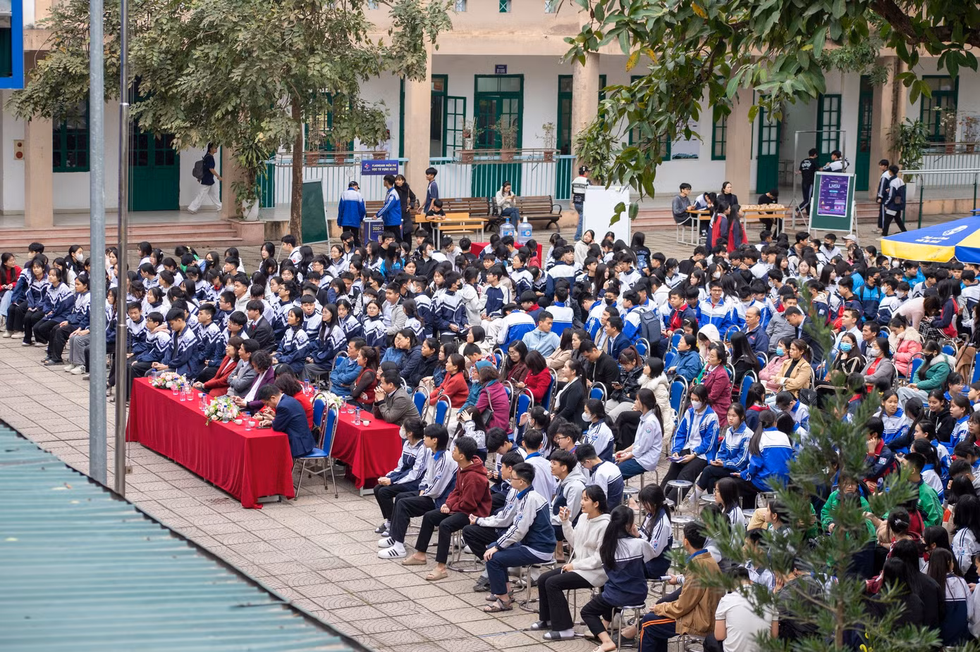 Học sinh trường THPT Liên Hà.