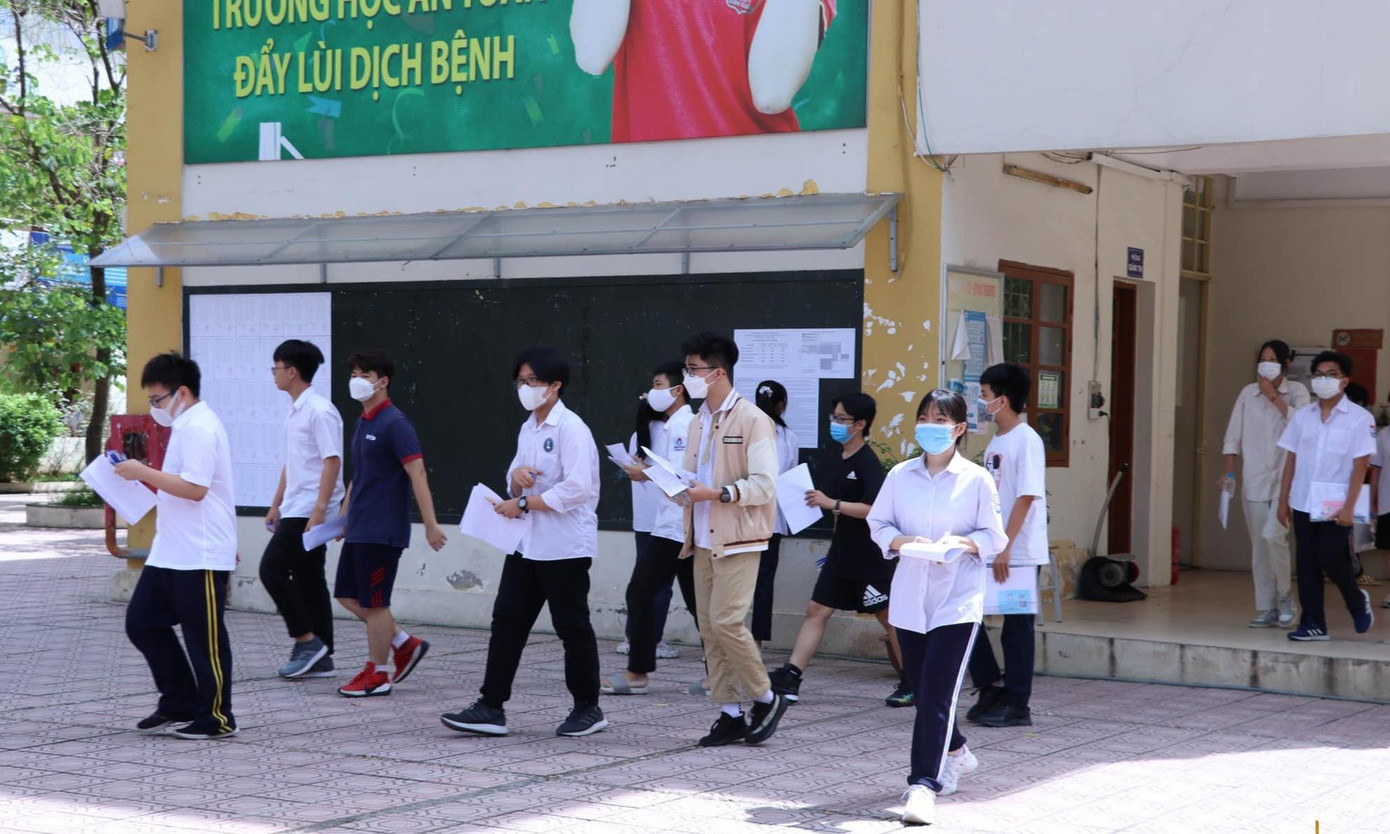 Học sinh Hà Nội thi vào 10 tại điểm thi THPT Kim Liên.