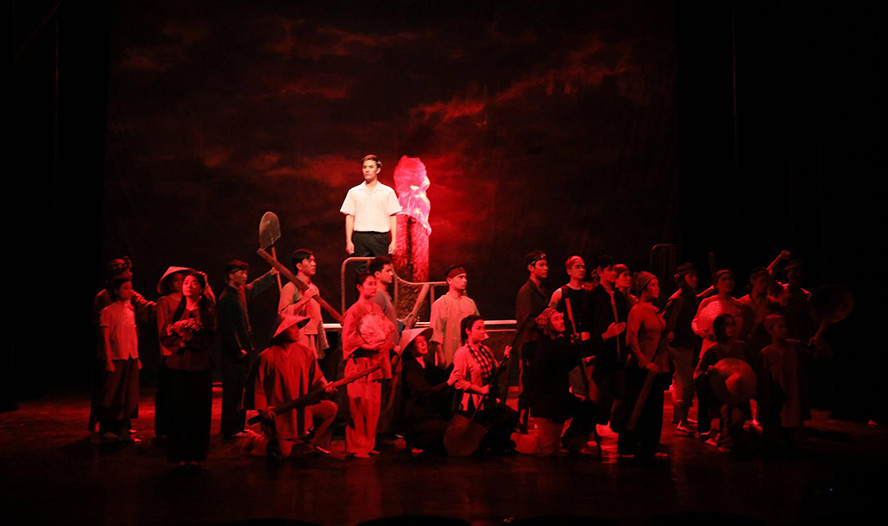 Vở kịch được công diễn trong hai ngày 13 và 14/12.