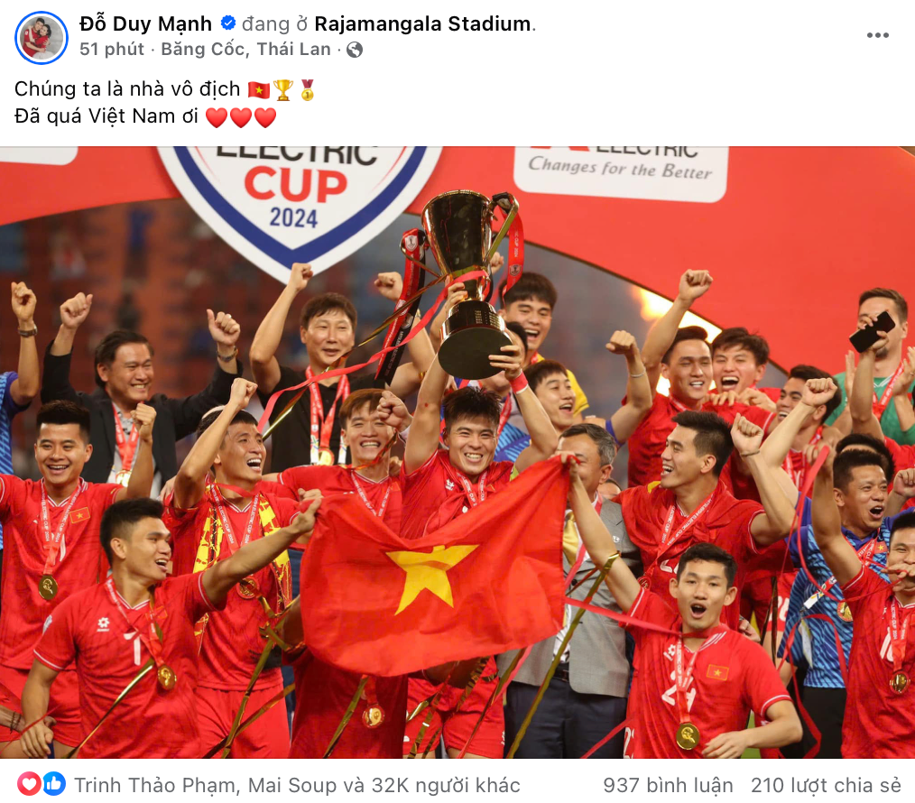 Các cầu thủ ĐT Việt Nam đăng bài ăn mừng chức vô địch.