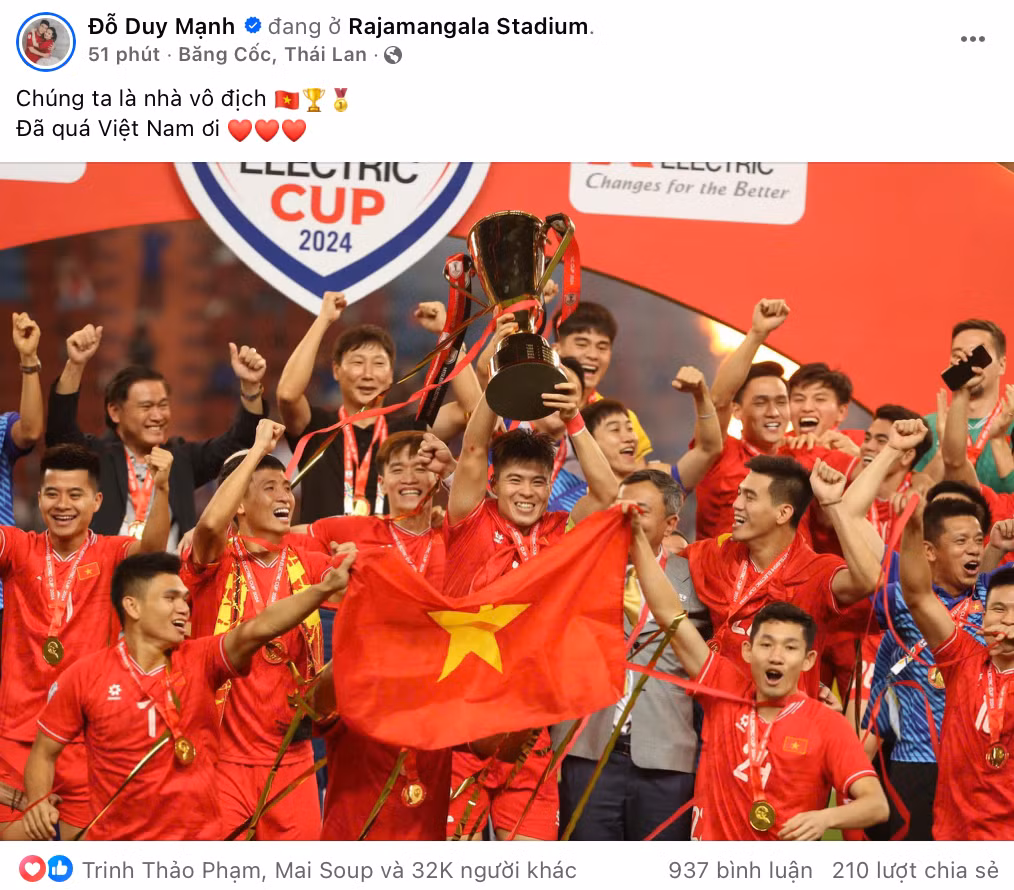 Các cầu thủ ĐT Việt Nam đăng bài ăn mừng chức vô địch.