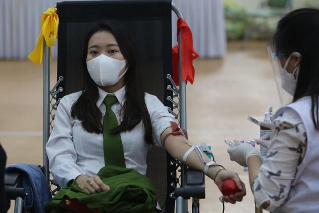 Học viên Học viện Cảnh sát Nhân dân tham gia hiến máu tại ngày hội chính Chủ nhật Đỏ 2022. Học viên Học viện Cảnh sát Nhân dân tham gia hiến máu tại ngày hội chính Chủ nhật Đỏ 2022.