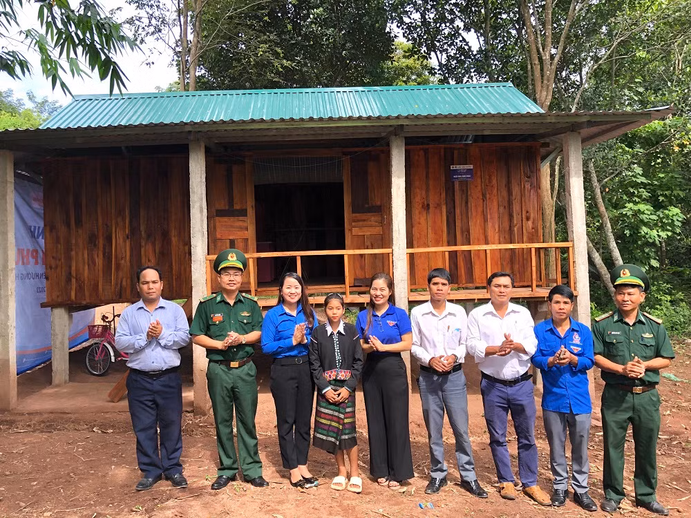 Khánh thành và bàn giao công trình “Ngôi nhà hạnh phúc” cho em Hồ Thị Thuỳ, học sinh trường TH&amp;THCS Ba Tầng, huyện Hướng Hoá, tỉnh Quảng Trị.