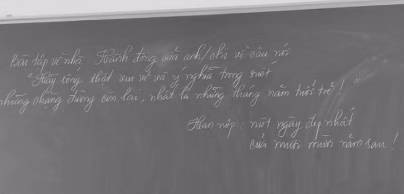 Trước đó có một số thầy cô cũng ra những đề bài tương tự thu hút sự chú ý của dân mạng.