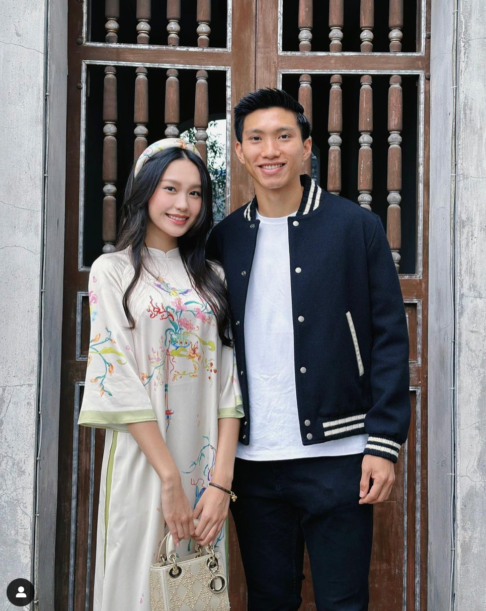 Đoàn Văn Hậu cùng bạn gái Doãn Hải My đi du Xuân nhân dịp năm mới.