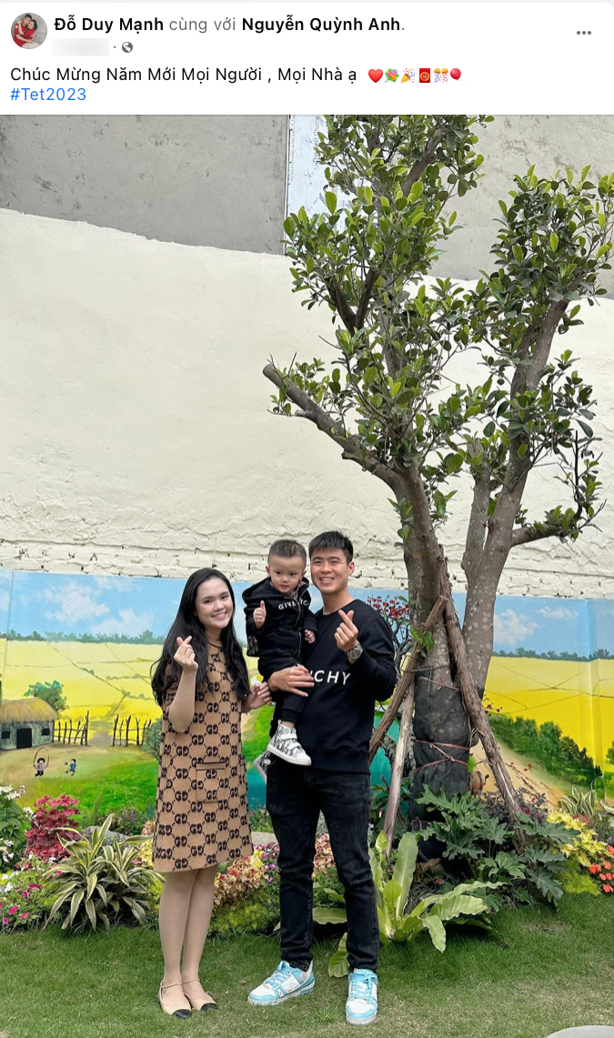 "Công chúa béo" Quỳnh Anh bên chồng Duy Mạnh và bé Ú.