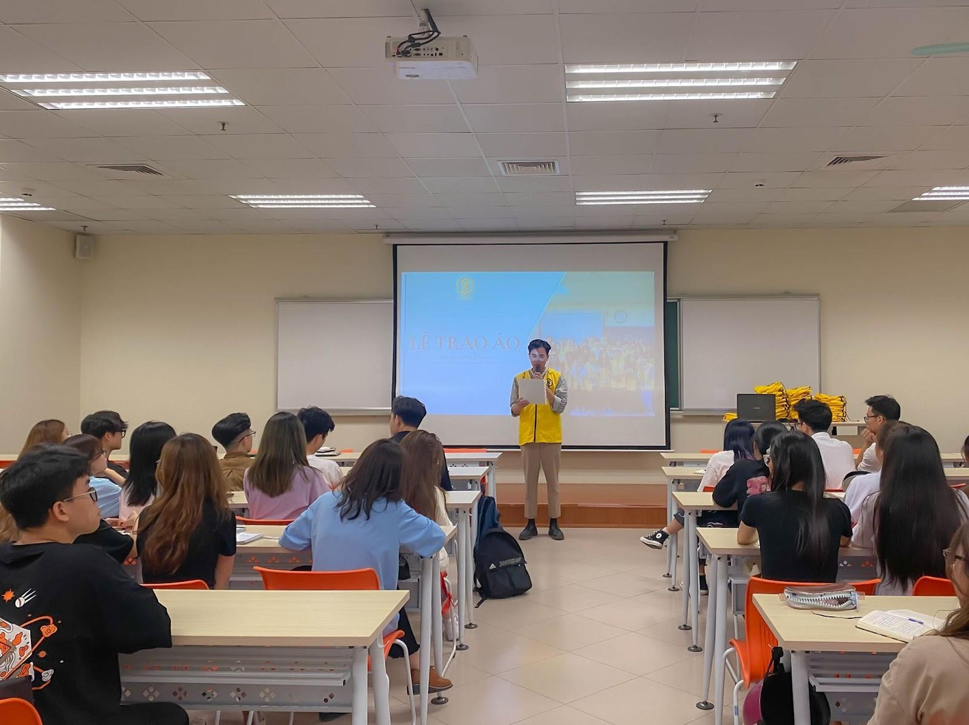 Hệ thống phòng học, thư viện của trường cũng được trang bị và thiết kế đồng bộ theo phong cách hiện đại.