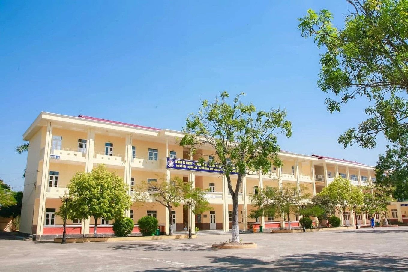 Trường THPT Quốc Tuấn (An Lão, Hải Phòng).