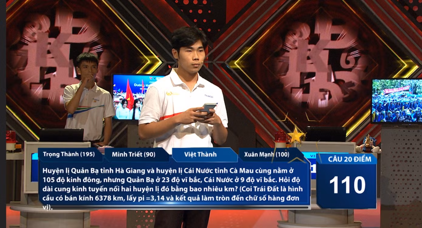 Đáp án là 1558. Cách tính như sau: (6378 x 14 x pi)/180 = 1558. Câu hỏi có vẻ phức tạp nhưng thật ra đã xuất hiện trong Sách bài tập Đại số 10 nâng cao trang 196 (Bài 6) rồi đó!