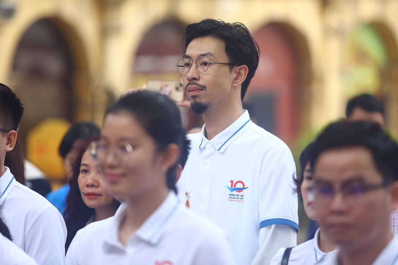 Các gương mặt trẻ chăm chú lắng nghe thuyết minh viên khi tham quan Hoàng thành Thăng Long. Các gương mặt trẻ chăm chú lắng nghe thuyết minh viên khi tham quan Hoàng thành Thăng Long.