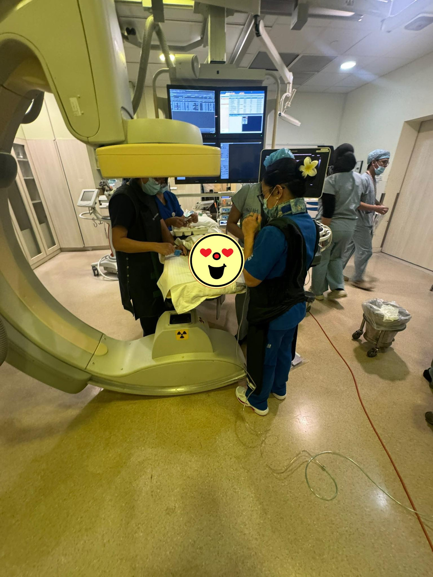 Phạm Thoại chia sẻ hình ảnh bé Bắp đã vào phòng cấy KT.