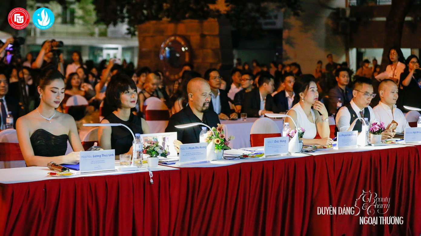 Ban giám khảo đêm Chung kết Duyên dáng Ngoại thương 2022. Ban giám khảo đêm Chung kết Duyên dáng Ngoại thương 2022.