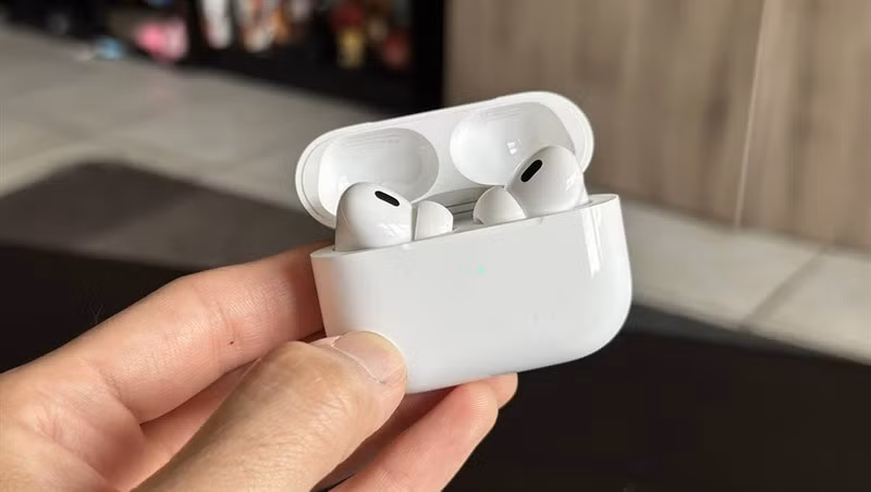 AirPods Pro 3 được kỳ vọng sẽ nâng cấp về thiết kế và chip cùng trải nghiệm sử dụng được nâng cao. (Ảnh: CNN)