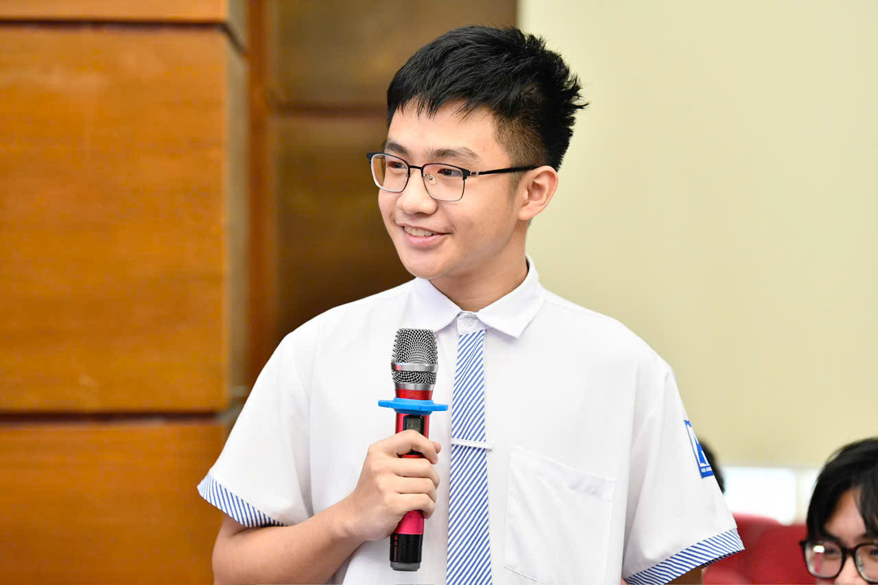 Thí sinh tham dự được giải đáp thắc mắc liên quan đến cuộc thi tại buổi họp báo.