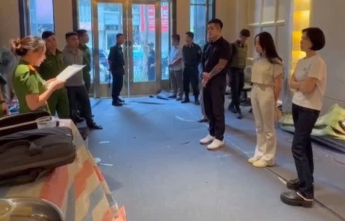 Vũ Hồng Phúc (Cún Bông) cùng chồng và kế toán công ty bị khởi tố, bắt tạm giam.