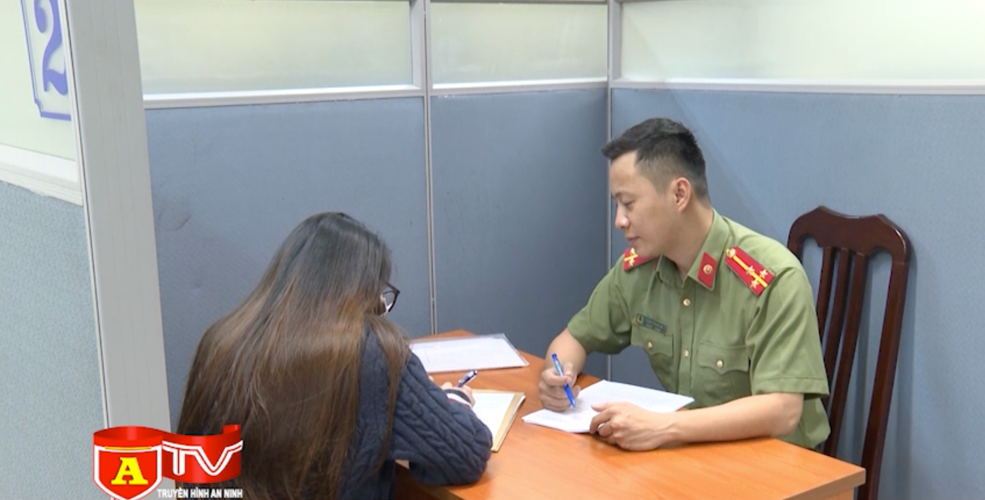 P.L.C tại cơ quan công an. (Ảnh: An ninh Thủ đô) P.L.C tại cơ quan công an. (Ảnh: An ninh Thủ đô)