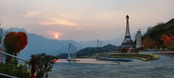 Điểm check-in của ông Đông còn có tháp nghiêng Pisa, tháp Eiffel... nhưng chỉ tượng Nữ thần Tự do bị chê xấu. (Ảnh do ông Đông cung cấp cho báo chí)