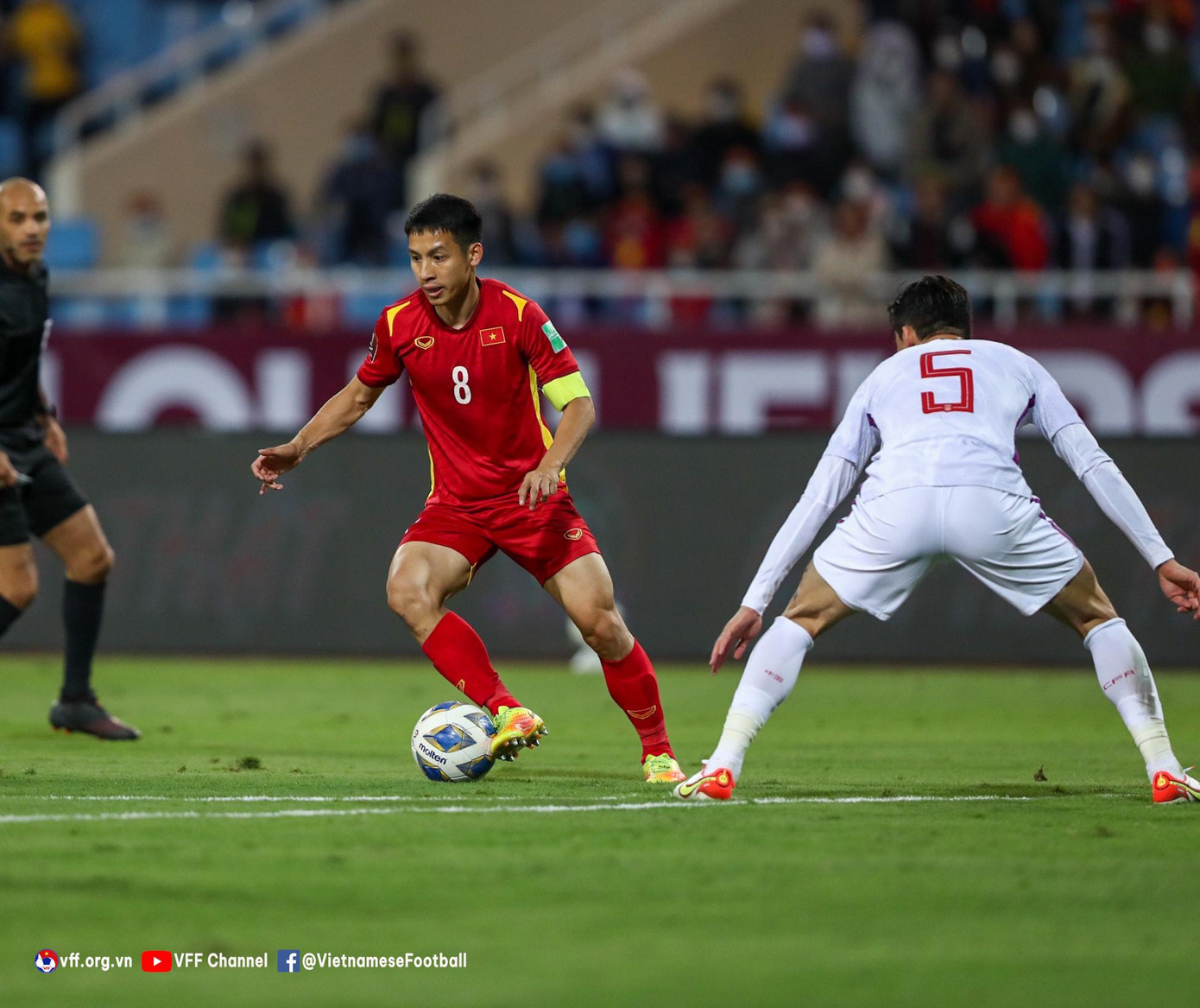 Đây là trận đấu thứ 2 của ĐT Việt Nam tại vòng loại thứ 3 mùa giải World Cup 2022 mà Đỗ Hùng Dũng đeo băng đội trưởng. Đây là trận đấu thứ 2 của ĐT Việt Nam tại vòng loại thứ 3 mùa giải World Cup 2022 mà Đỗ Hùng Dũng đeo băng đội trưởng.