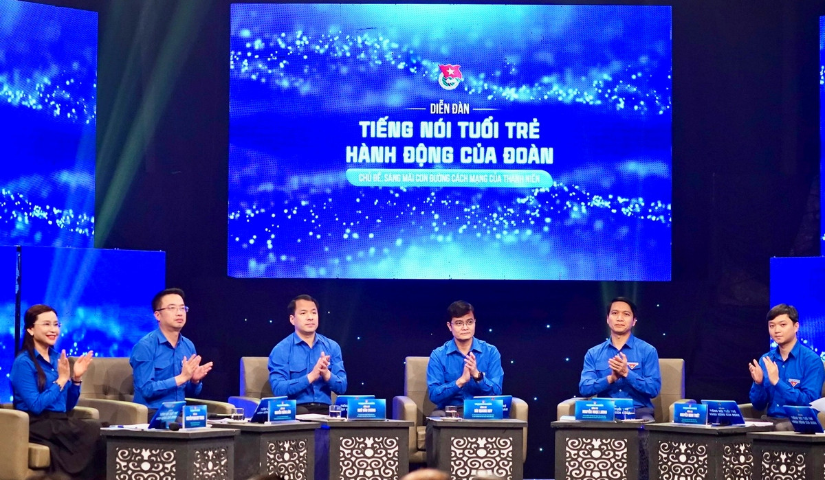 Ban Bí thư T.Ư Đoàn tham gia Diễn đàn, trực tiếp trao đổi, trả lời các câu hỏi, ý kiến góp ý của thanh thiếu nhi Việt Nam. Ban Bí thư T.Ư Đoàn tham gia Diễn đàn, trực tiếp trao đổi, trả lời các câu hỏi, ý kiến góp ý của thanh thiếu nhi Việt Nam.