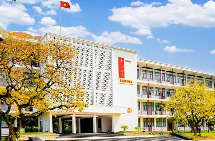 Trường ĐH Bách khoa Hà Nội thành lập 3 trường trực thuộc là Trường Cơ khí, Trường Điện - Điện tử và Trường Công nghệ thông tin và Truyền thông.