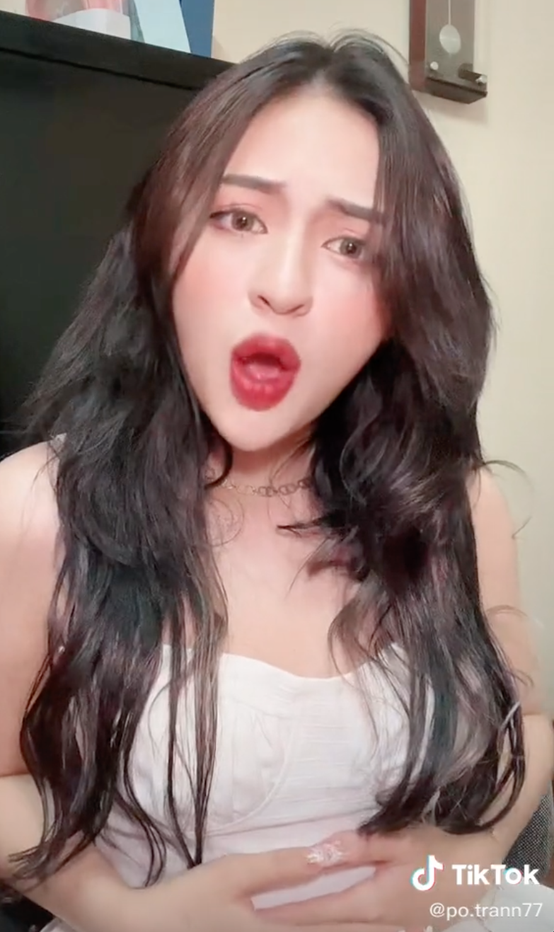 "Hotgirl trứng rán" cho biết sau nghỉ Tết, cân nặng của cô đã chạm mốc 54 kg. "Hotgirl trứng rán" cho biết sau nghỉ Tết, cân nặng của cô đã chạm mốc 54 kg.