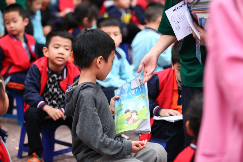 Các bạn nhỏ nhiệt tình hưởng ứng các hoạt động của sự kiện. Các bạn nhỏ nhiệt tình hưởng ứng các hoạt động của sự kiện.