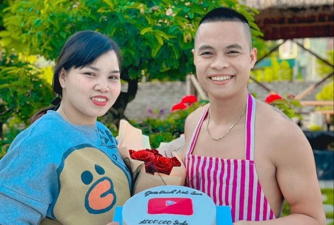 Anh Lê Văn Hải và chị Sen - vợ anh Hải.