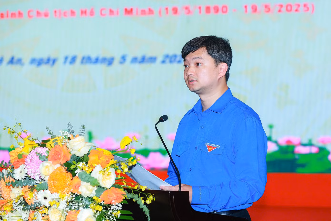 Đồng chí Nguyễn Minh Triết, Bí thư T.Ư Đoàn, Chủ tịch T.Ư Hội Sinh viên Việt Nam trình bày tham luận tại hội thảo.