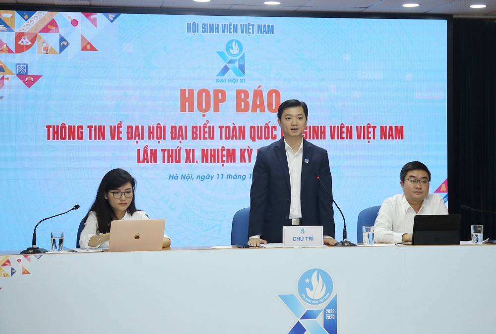 Các đồng chí: Nguyễn Minh Triết - Bí thư Trung ương Đoàn, Chủ tịch Hội Sinh viên Việt Nam; Hồ Hồng Nguyên - UV BTV, Trưởng Ban Thanh niên trường học T.Ư Đoàn, Phó Chủ tịch Thường trực Trung ương Hội SVVN; Nguyễn Bá Cát - UV BCH, Phó trưởng Ban Thanh niên trường học T.Ư Đoàn, Phó Chủ tịch Hội SVVN chủ trì họp báo. Các đồng chí: Nguyễn Minh Triết - Bí thư Trung ương Đoàn, Chủ tịch Hội Sinh viên Việt Nam; Hồ Hồng Nguyên - UV BTV, Trưởng Ban Thanh niên trường học T.Ư Đoàn, Phó Chủ tịch Thường trực Trung ương Hội SVVN; Nguyễn Bá Cát - UV BCH, Phó trưởng Ban Thanh niên trường học T.Ư Đoàn, Phó Chủ tịch Hội SVVN chủ trì họp báo.