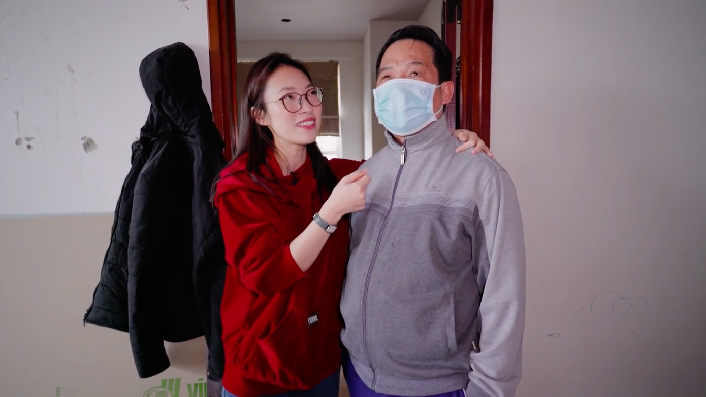 Bố của Khánh Vy chính là người "giám sát thi công". Bố của Khánh Vy chính là người "giám sát thi công".