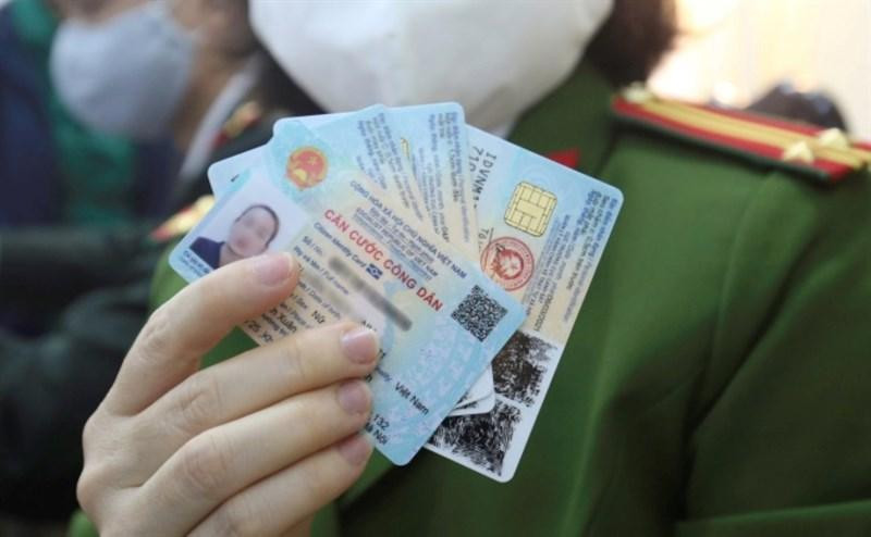 Nếu thấy thông tin cá nhân bị sai người dân cần liên hệ công an để tiến hành sửa đổi bổ sung. (Ảnh minh họa: Luật Việt Nam) Nếu thấy thông tin cá nhân bị sai người dân cần liên hệ công an để tiến hành sửa đổi bổ sung. (Ảnh minh họa: Luật Việt Nam)