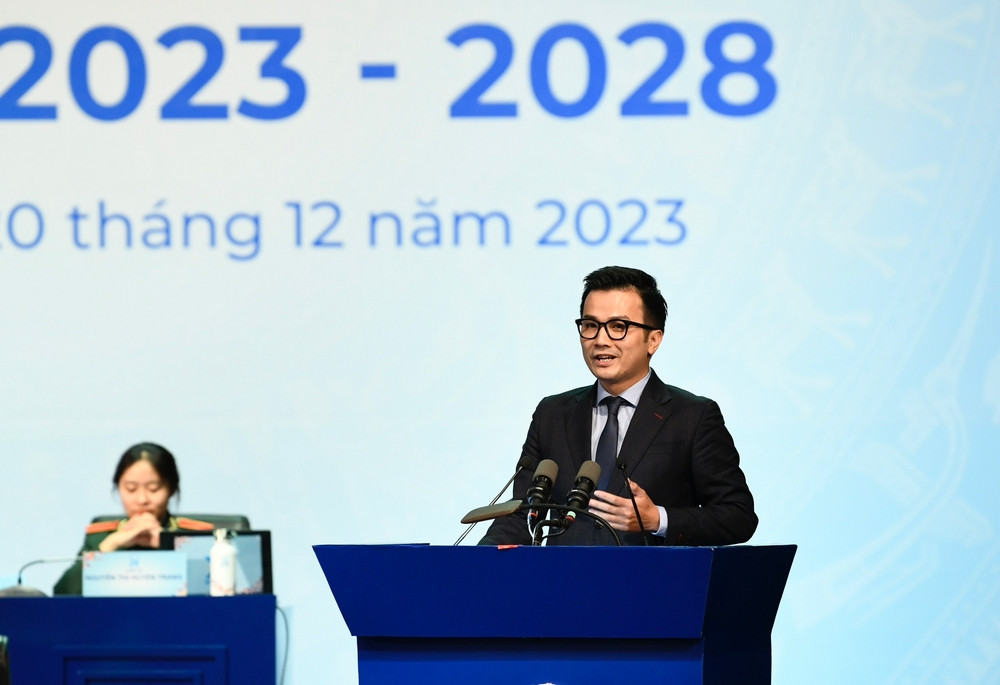 GS.TS. Trần Xuân Bách trình bày tham luận tại Đại hội.