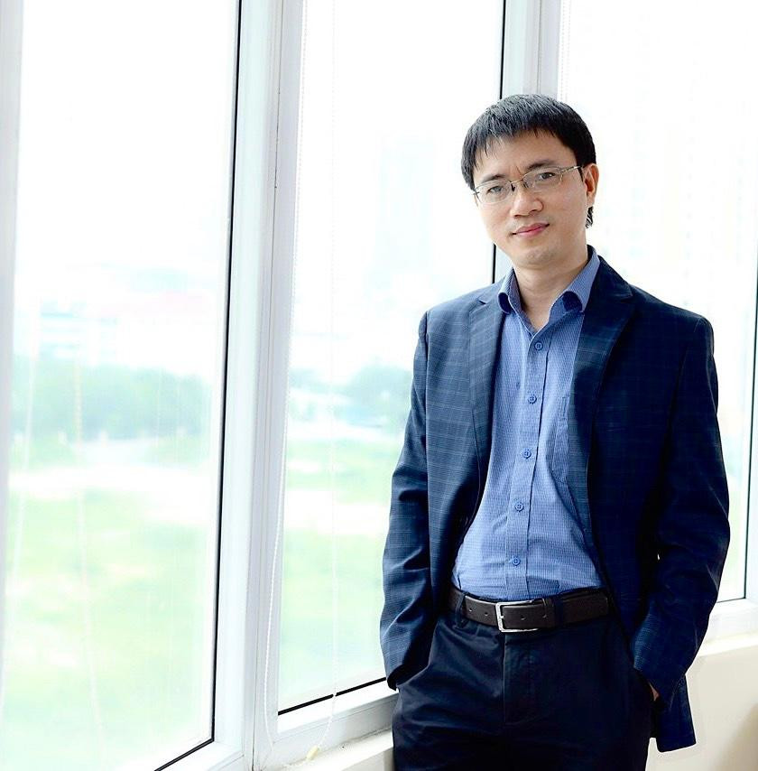 Tác giả sách, nhà báo Nguyễn Tuấn Anh - diễn giả chính của buổi talkshow. Tác giả sách, nhà báo Nguyễn Tuấn Anh - diễn giả chính của buổi talkshow.