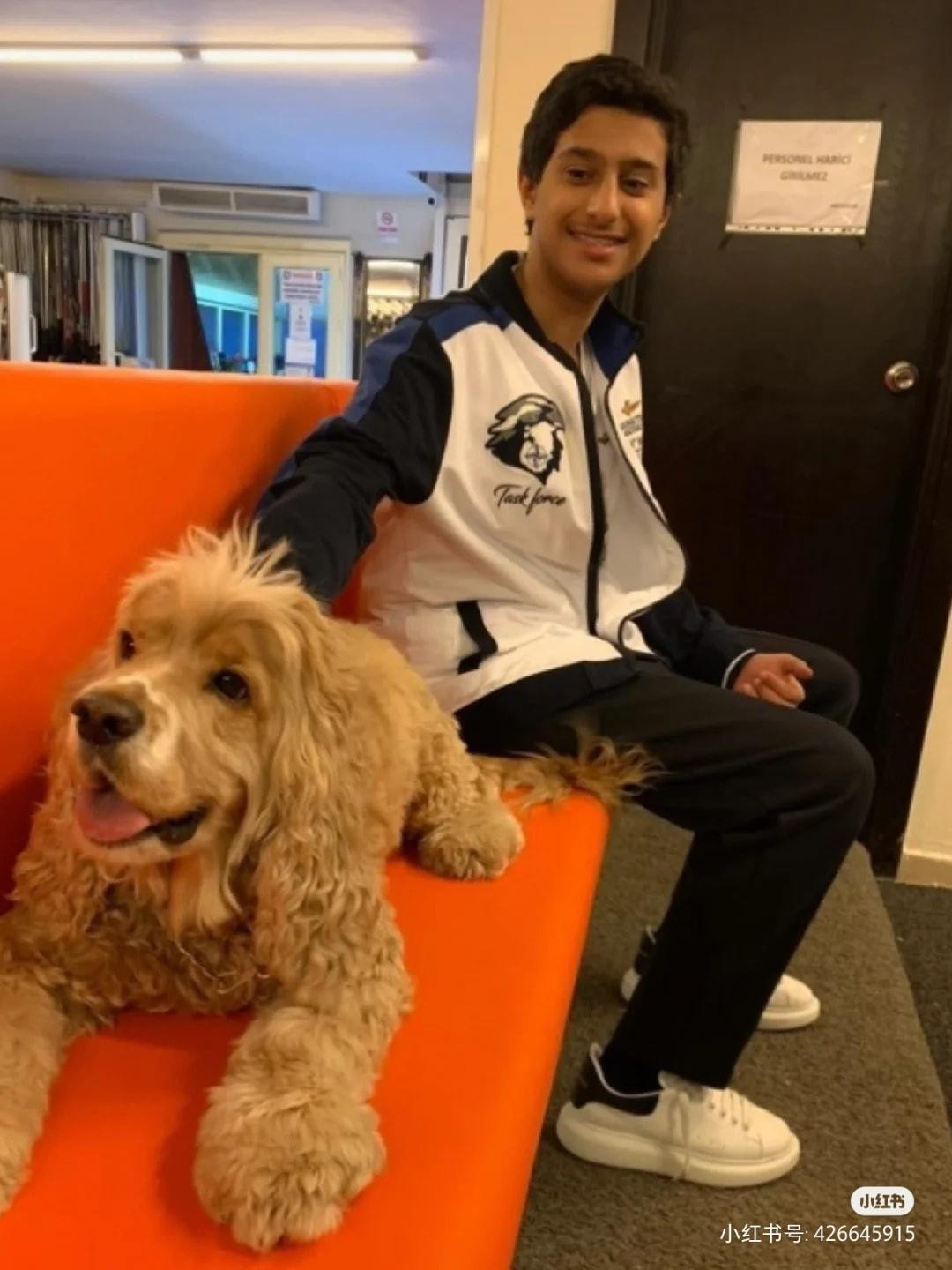 &quot;Hoàng tử Qatar&quot; ngoài đời cực dễ thương!