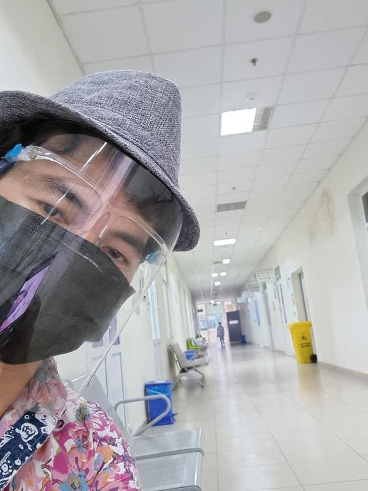 Nghệ sĩ Xuân Bắc chia sẻ hình ảnh đi xét nghiệm COVID-19 tại bệnh viện. Nghệ sĩ Xuân Bắc chia sẻ hình ảnh đi xét nghiệm COVID-19 tại bệnh viện.