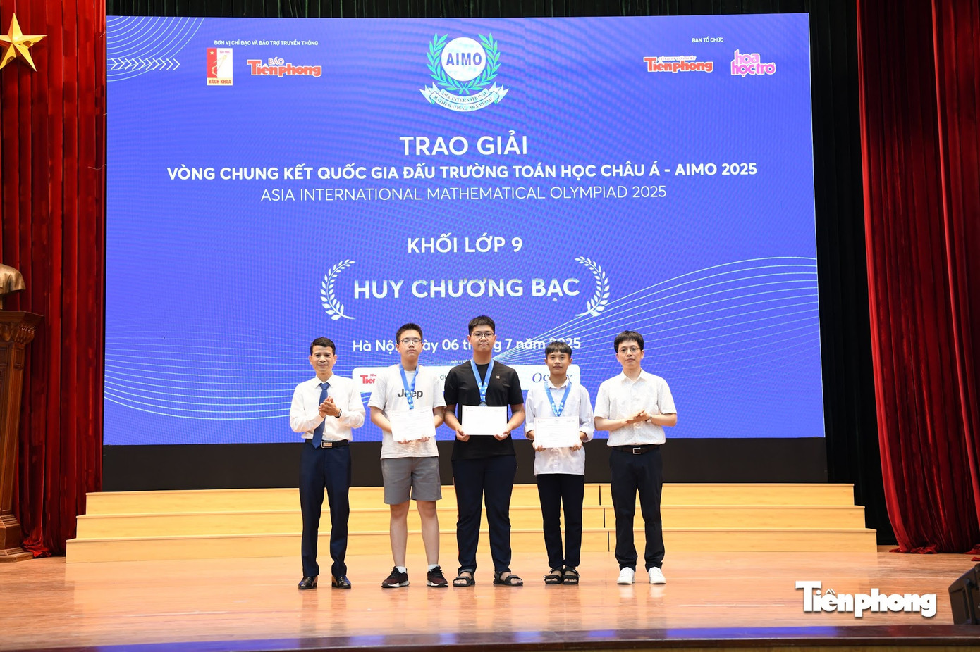 Thí sinh cấp THCS đạt Huy chương Bạc. Thí sinh cấp THCS đạt Huy chương Bạc.