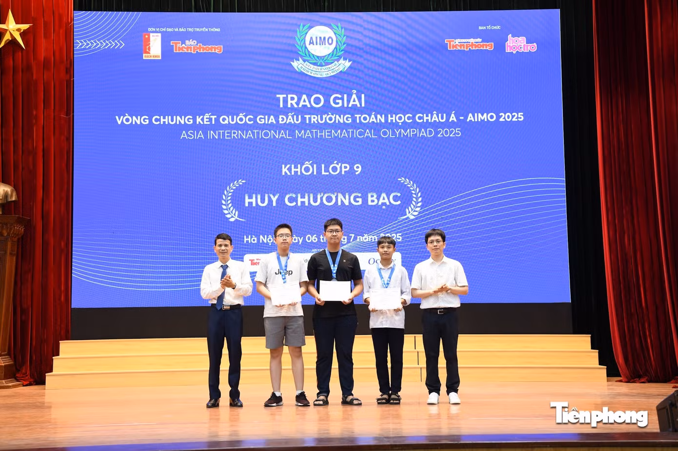Thí sinh cấp THCS đạt Huy chương Bạc.