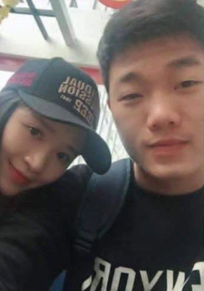 Cầu thủ Xuân Trường sắp kết hôn với bạn gái hơn 2 tuổi.