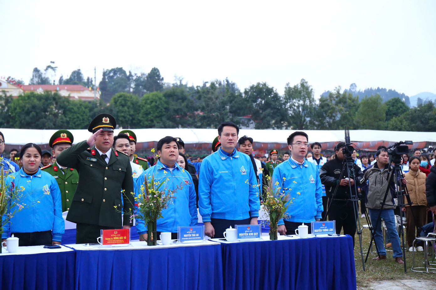 Đại biểu tham dự lễ khai mạc Ngày hội.