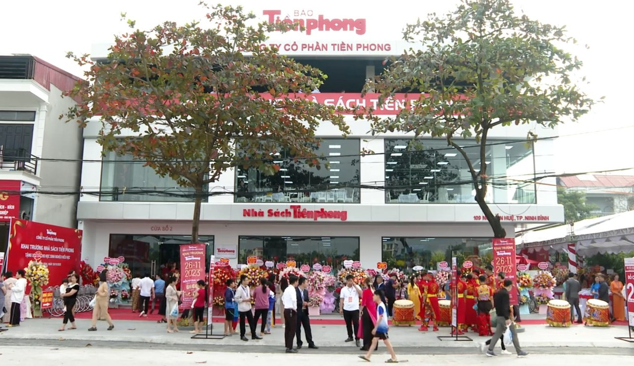 Nhà sách Tiền Phong được đặt tại số 109 Nguyễn Huệ, phường Nam Bình, TP. Ninh Bình.