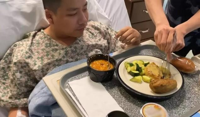 Bữa ăn tại bệnh viện 4.500 USD/ đêm (gần 105 triệu đồng) của Khoa Pug. Bữa ăn tại bệnh viện 4.500 USD/ đêm (gần 105 triệu đồng) của Khoa Pug.