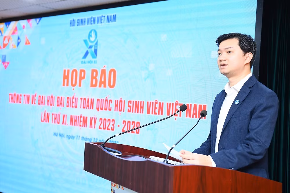 Đồng chí Nguyễn Minh Triết - Bí thư Trung ương Đoàn, Chủ tịch Hội Sinh viên Việt Nam phát biểu tại họp báo.