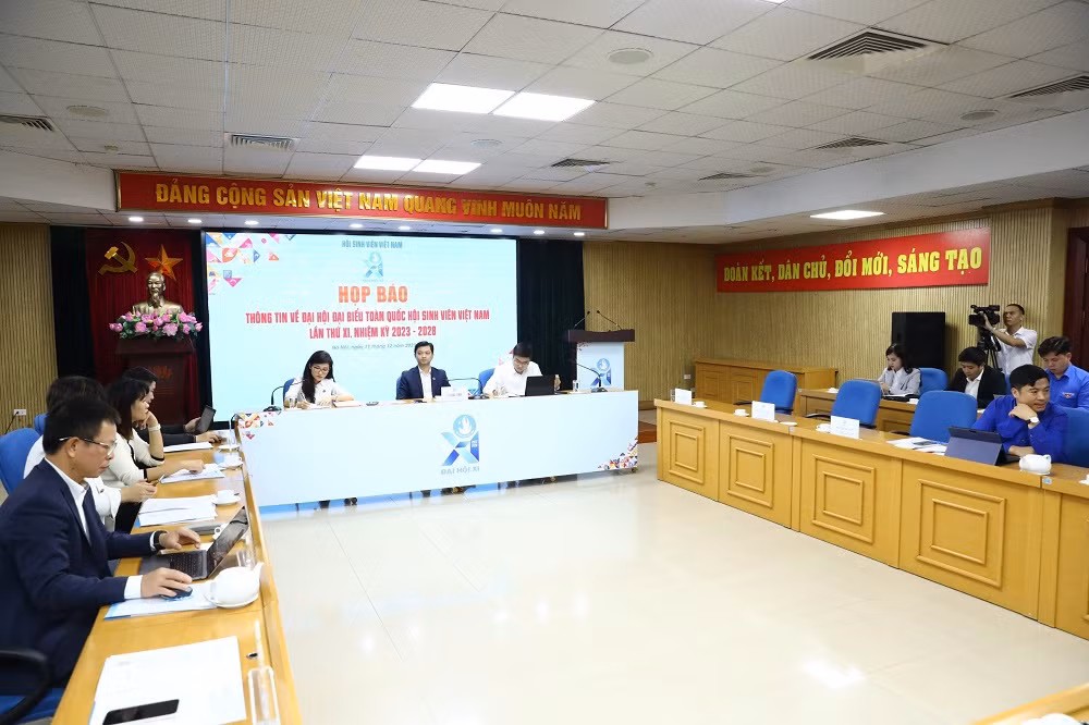 Quang cảnh họp báo.